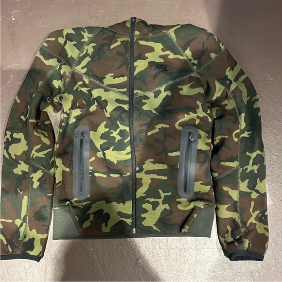 Nike tech - Picture 1 of 3